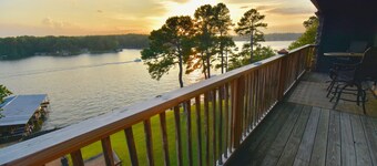 Lakefront 2B Condo with Stunning View! Pool! Family oriented!