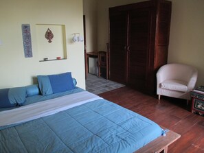 Select Comfort beds, individually decorated, individually furnished - Hotel Swiss Family Home (Dakshinkali)