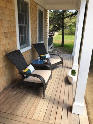 Terrace/patio - Modern 5 Bedroom Home. Newly constructed. Large yard. Close to beaches and town. (Nantucket)