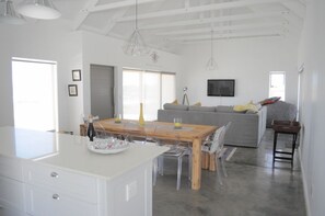 Maison, 3 chambres | Restauration dans la chambre