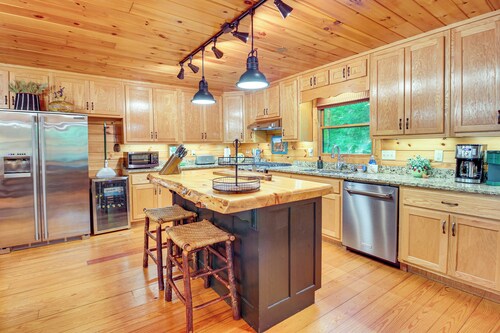 Serene Riverfront Escape in Ellijay, Georgia!