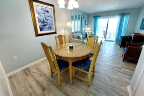 Condo, 2 Bedrooms | Dining