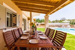 Luxury-Villa, 4 Schlafzimmer, eigener Pool | Terrasse/Patio