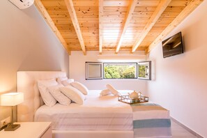 Luxury Villa, 4 Bedrooms, Private Pool | 4 bedrooms, individually decorated, individually furnished - Villa Johnnie (Corfu)