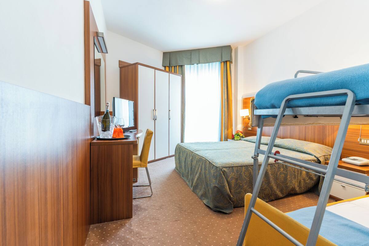 Family Quadruple Room | Desk, cots/infant beds, bed sheets