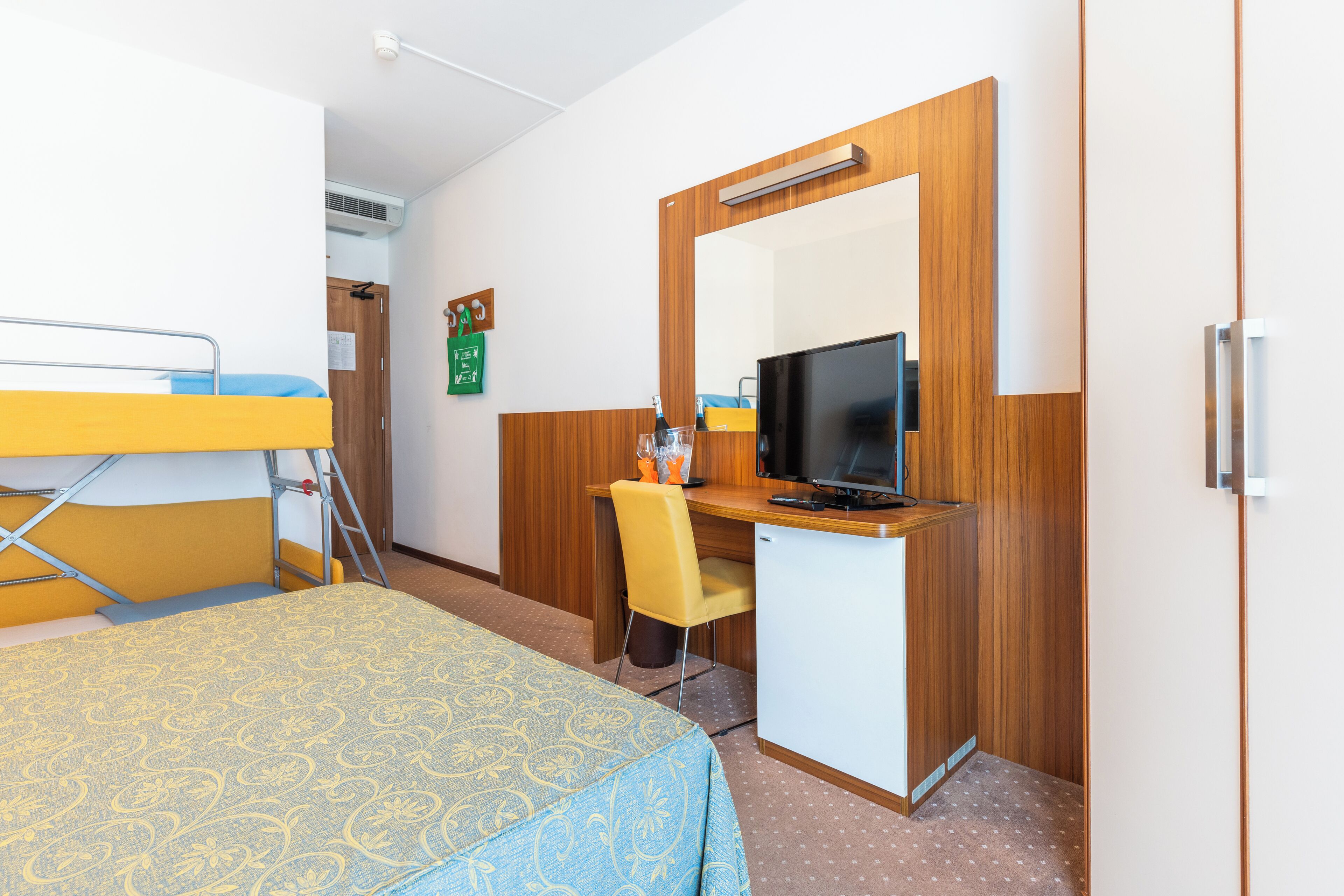 family quadruple room | 1 bedroom, desk, cots/infant beds, bed sheets