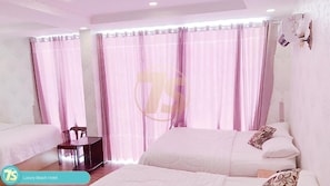 Family Room | Desk, free WiFi, bed sheets