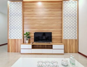 23-英寸纯平电视 （配备有线频道）、电视