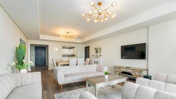Luxury Apartment, 2 Bedrooms, Sea View (Palm View) | Living area
