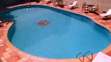 Piscina externa sazonal