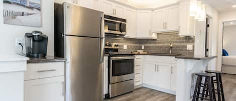Coffee/tea maker, fridge, microwave, oven