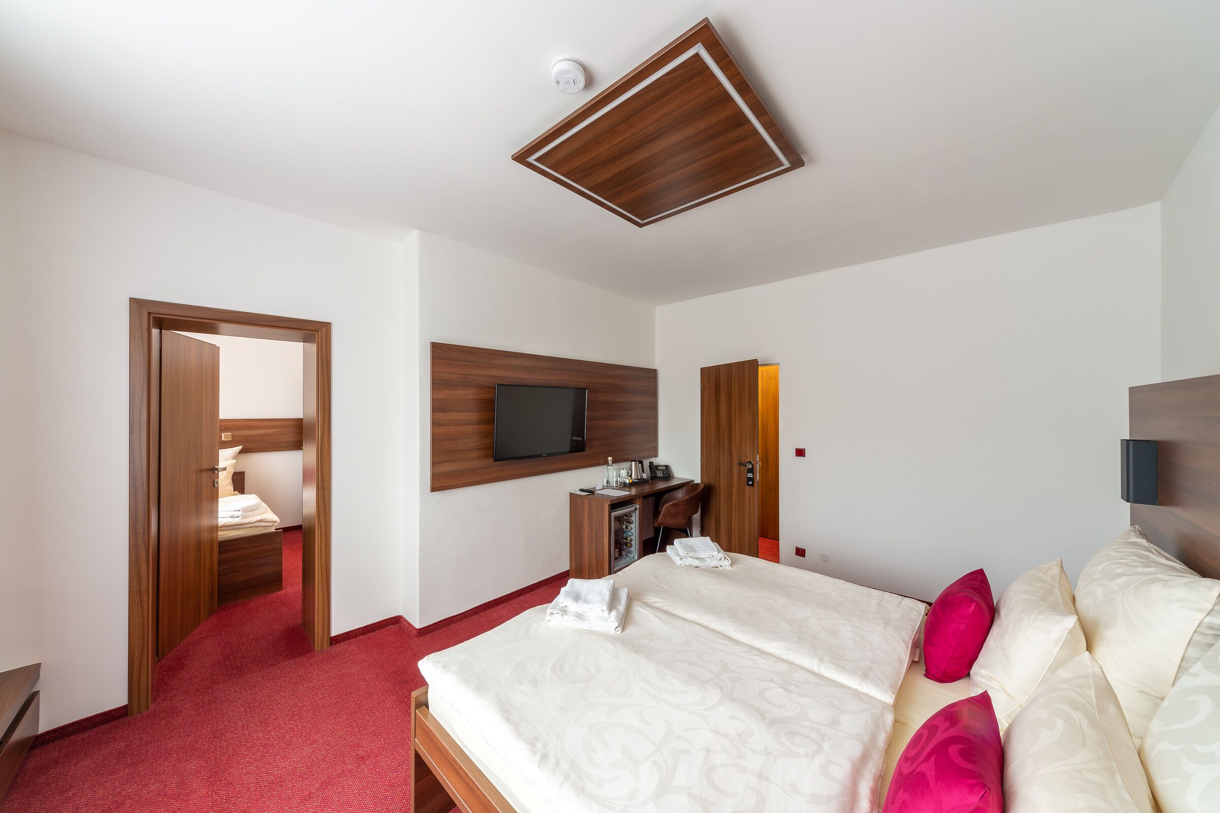 deluxe triple room | 1 bedroom, premium bedding, minibar, in-room safe