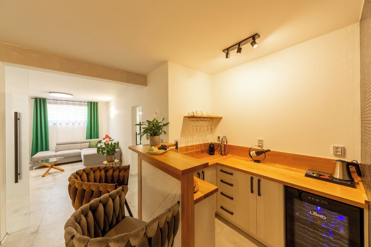 deluxe apartment | private kitchenette