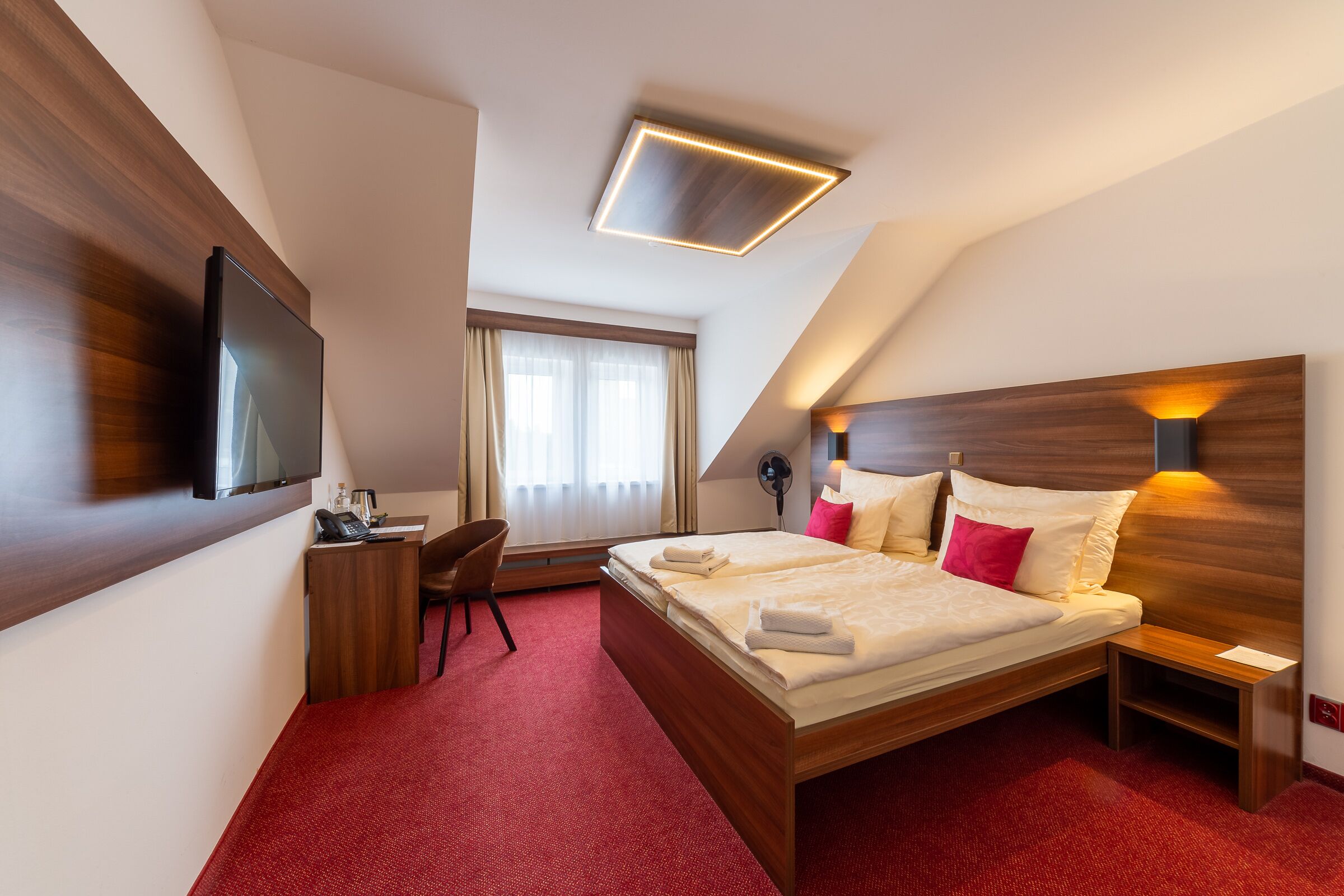 superior double room | 1 bedroom, premium bedding, minibar, in-room safe