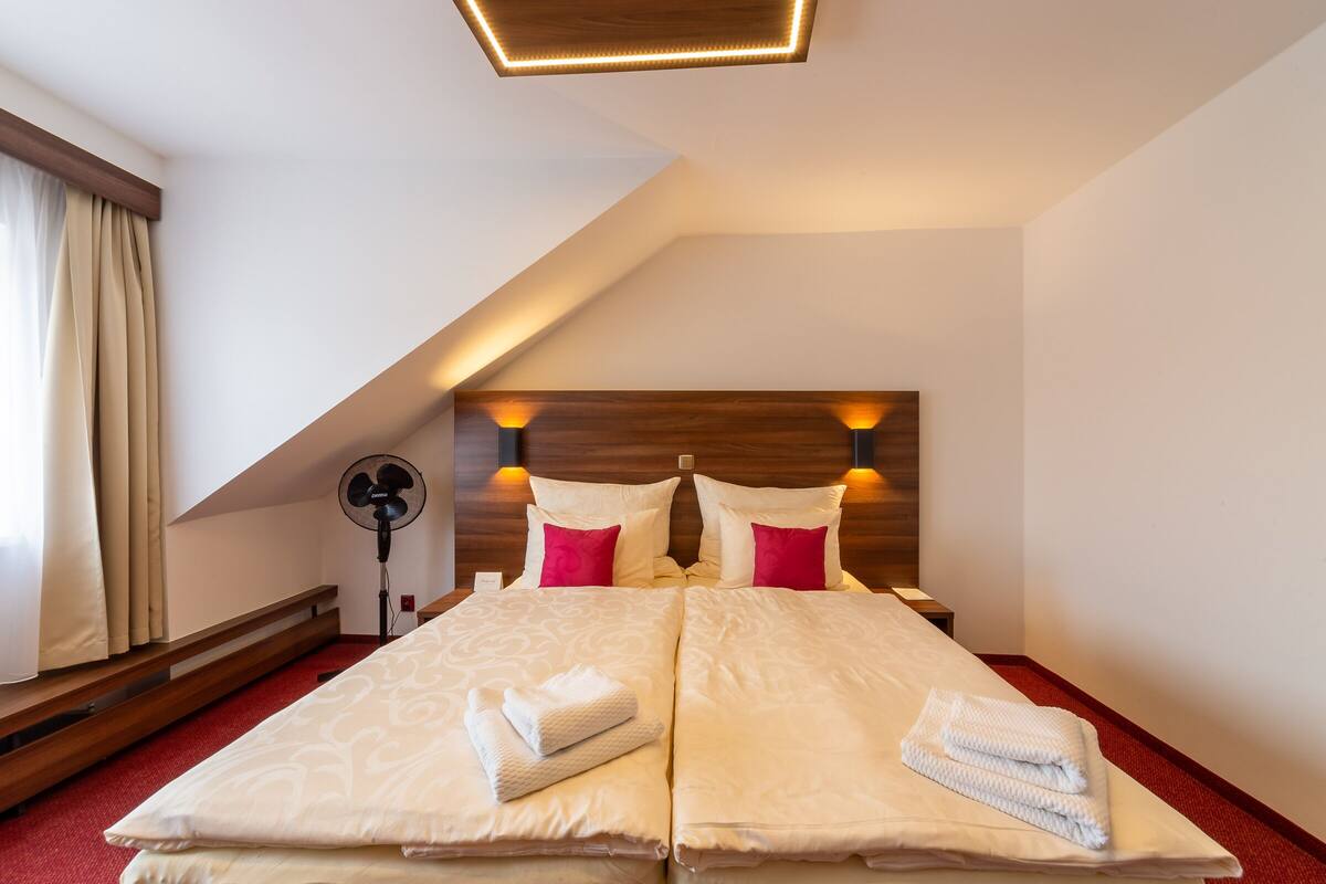 standard double room | 1 bedroom, premium bedding, minibar, in-room safe