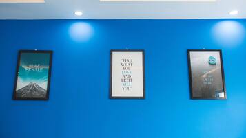 Neljän hengen kaupunkihuone | Minibaari, työpöytä, kannettavalle tietokoneelle sopiva työtila