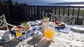 Free daily English breakfast