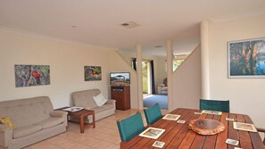 Dining - Oystercatcher - 10 Pindari Dr Dunbogan (DUNBOGAN)