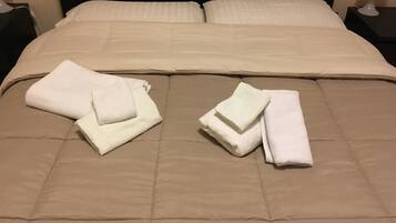 Perhesviitti (External Bathroom) | Minibaari, työpöytä, ilmainen Wi-Fi, vuodevaatteet