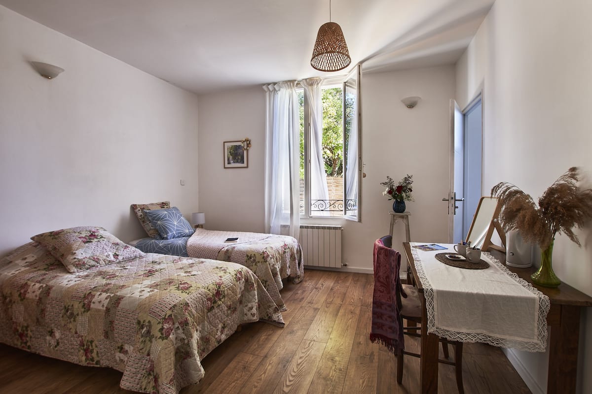Chambre Classique avec lits jumeaux, non-fumeurs, salle de bains privée | Décoration personnalisée, ameublement personnalisé