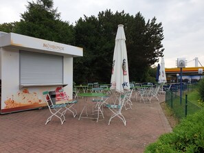 Terrace/patio - Rasthaus Hotel Schackendorf (Schackendorf)