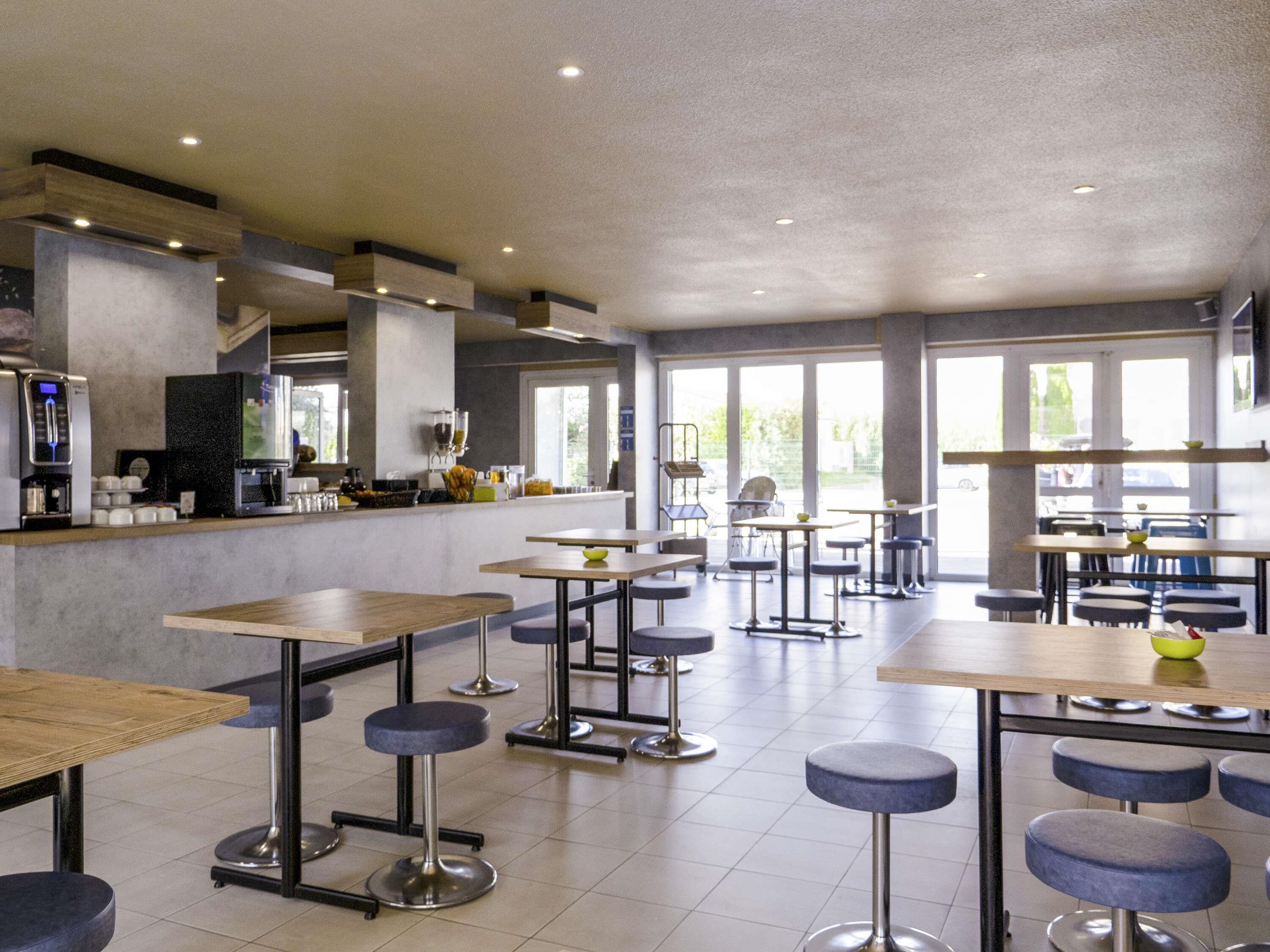 Daily buffet breakfast (EUR 6.60 per person)