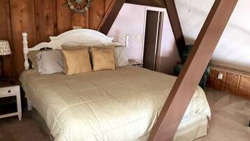 2 bedrooms, desk, free WiFi, bed sheets