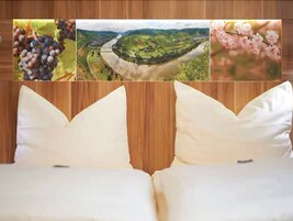 Escritorio, sistema de insonorización y tabla de planchar con plancha 