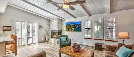 Smart TV, fireplace