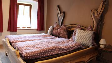 Design Suite, 1 Bedroom | Minibar, individually decorated, individually furnished, free WiFi