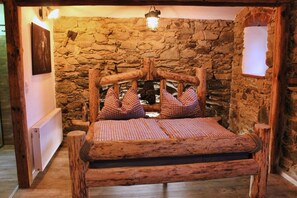 1 quarto, frigobar, individualmente decorados