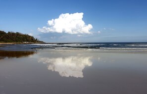 Beach nearby -  Sandy Bottom self-contained  unit - Hear the waves while you sleep. (Broulee)