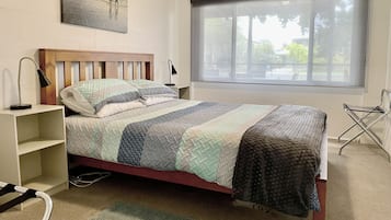 3 bedrooms, iron/ironing board, free WiFi, wheelchair access