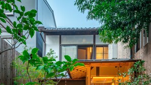 A modern house with a stone pathway leading to the entrance. - KumoMachiya Takoyakushi (Kyoto)