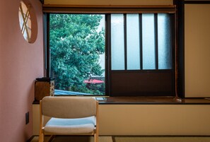 Independent Villa | Living area | Flat-screen TV - KumoMachiya Takoyakushi (Kyoto)