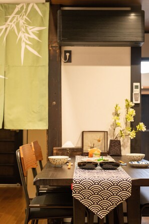 Villa Tradition (Independent) | Restauration dans la chambre