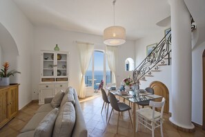 ハウス 3 ベッドルーム | リビングルーム | テレビ