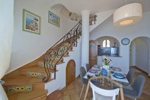 House, 3 Bedrooms | In-room dining