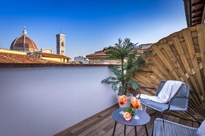 Suite junior, vistas a la ciudad (Duomo) | Servicio de la habitación