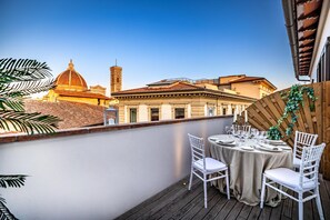 Suite junior, vistas a la ciudad (Duomo) | Terraza o patio