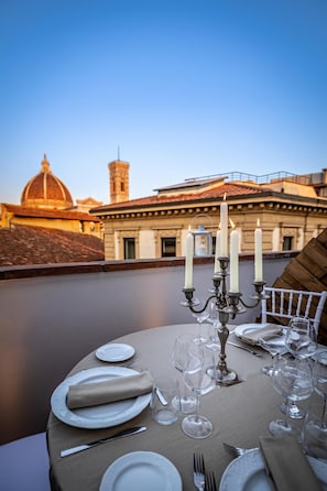 Suite junior, vista a la ciudad (Duomo) | Terraza o patio