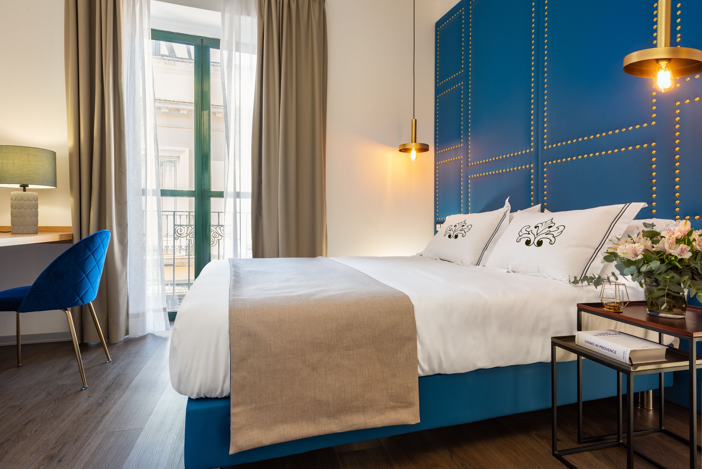 Penthouse, bubbelbad (Terrace) | Hypoallergeen beddengoed, een kluis op de kamer, een bureau