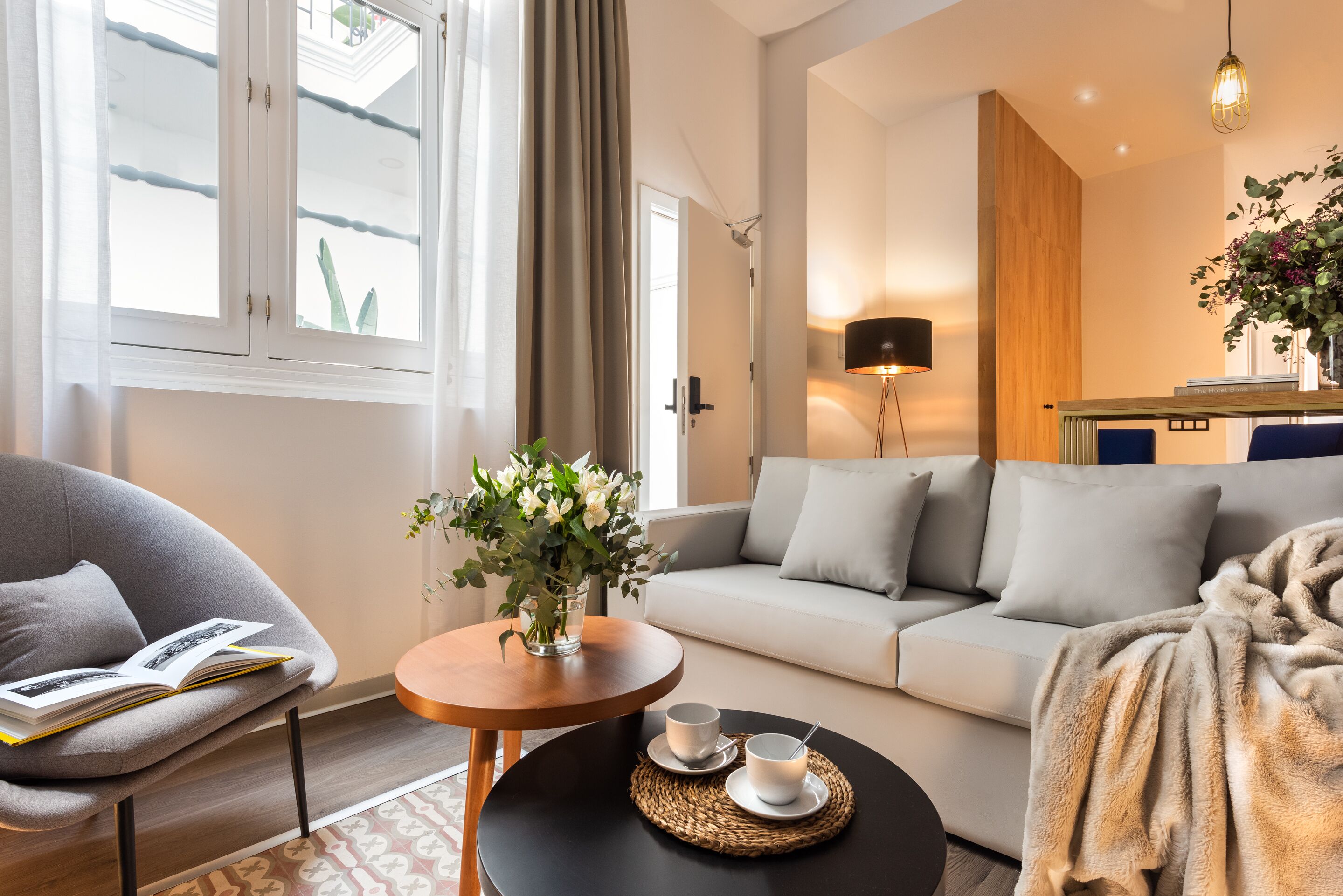 Appartement, uitzicht op stad | Woonkamer | Een flatscreentelevisie