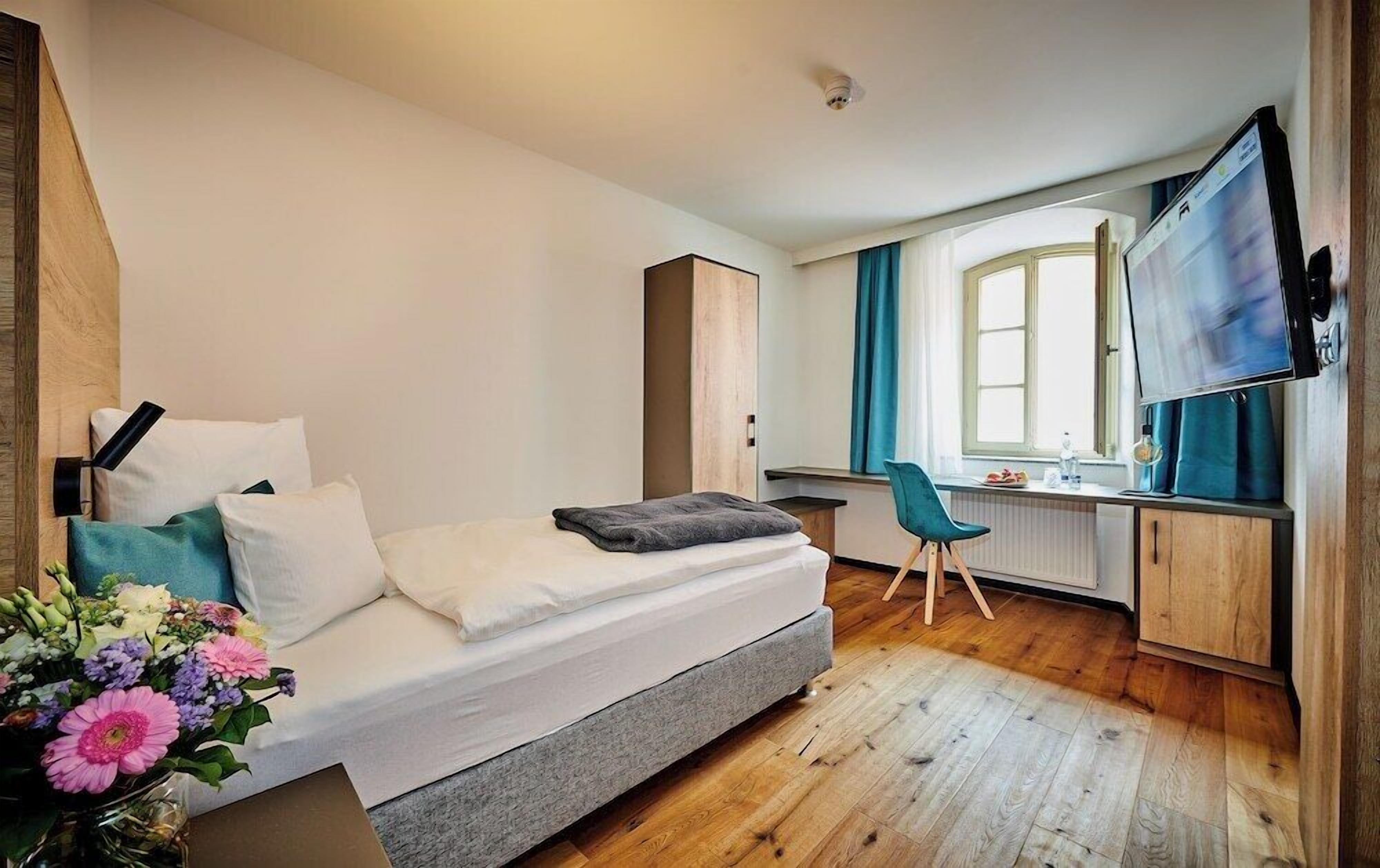 Literie hypoallergénique, minibar, coffres-forts dans les chambres