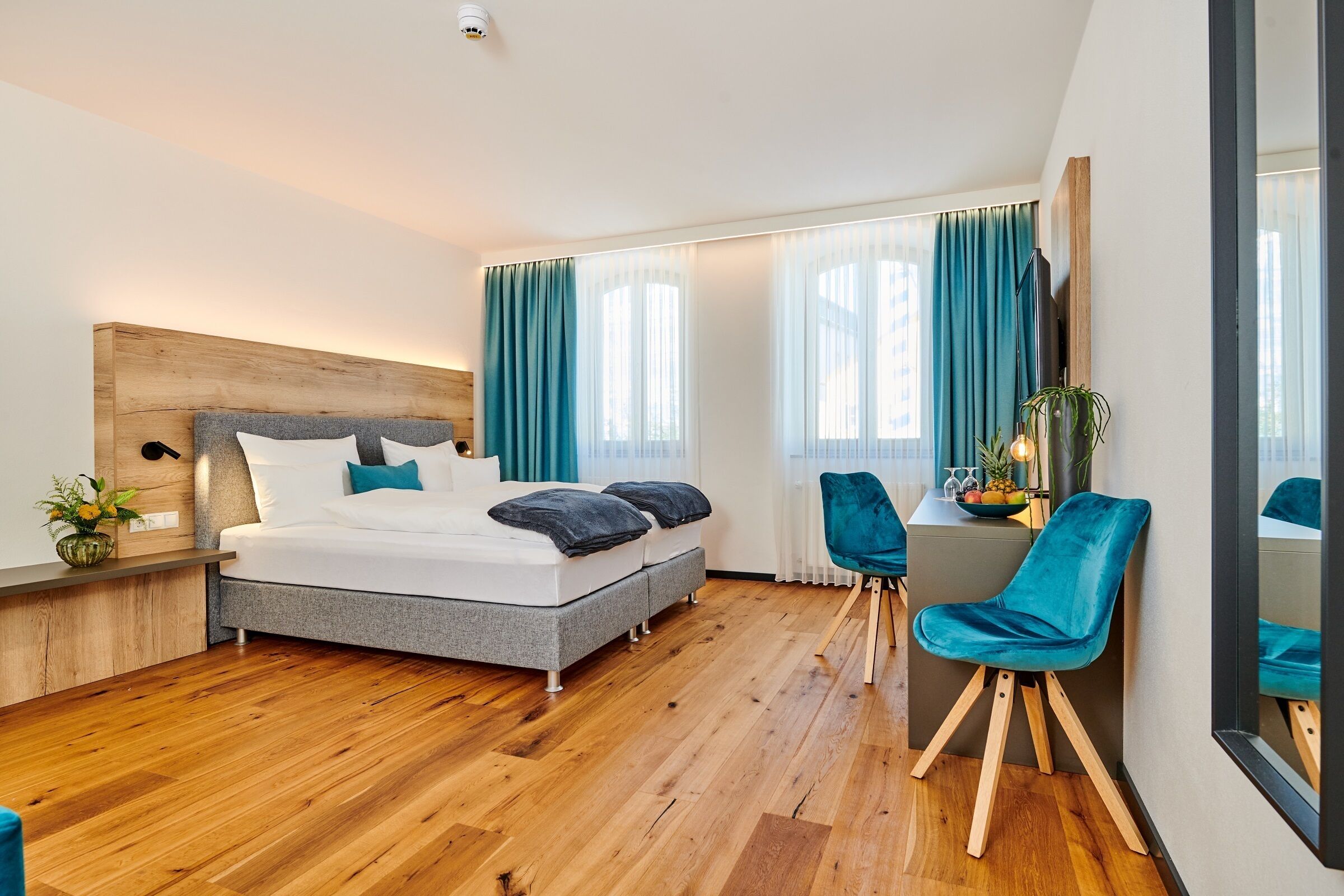 Hypo-allergenic bedding, minibar, in-room safe, individually decorated