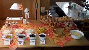 Free daily continental breakfast