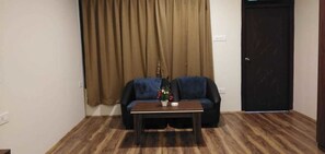 Suite familiar | 1 habitación, caja de seguridad en la habitación y escritorio 