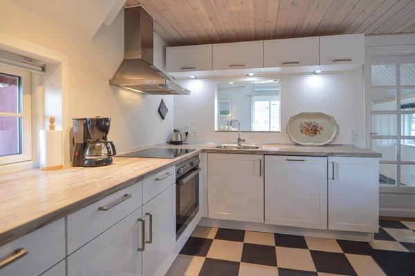 Fridge, stovetop, coffee/tea maker