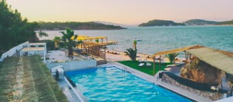 IVY SAILING RESORT