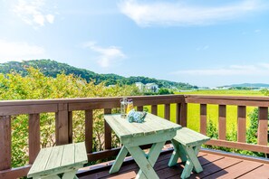 Room (201) | Terrace/patio - Mintne Pension (Taean)